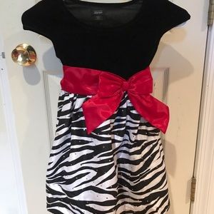 Girl’s holiday dress